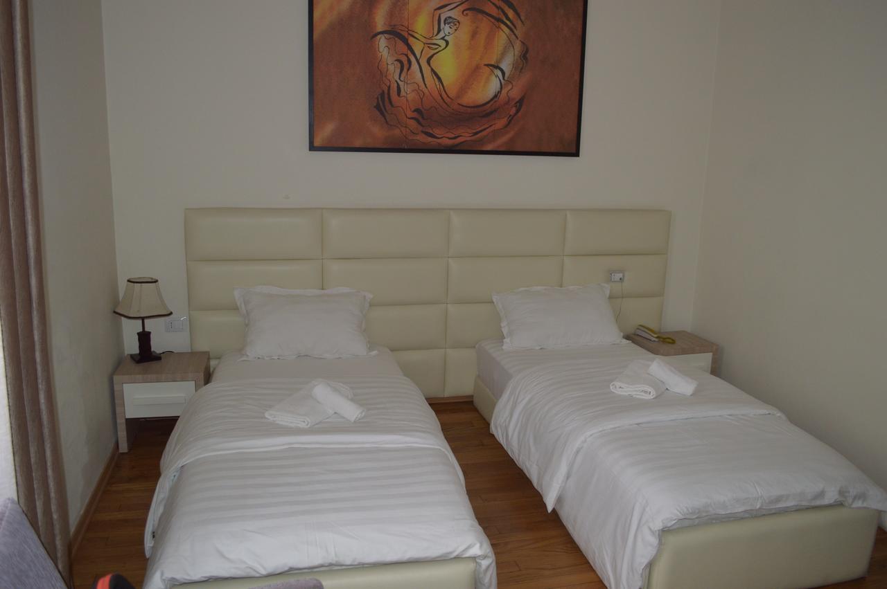 Living Hotel Тирана Экстерьер фото